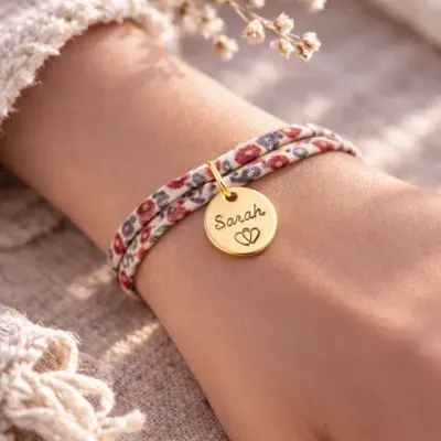 Collier pendentif goutte pierre verte facettée chaîne dorée rose